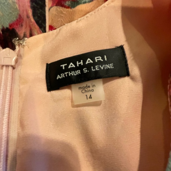 Tahari Floral Print Ruffled Cold Shoulder Dress 14 FREE SHIP - Picture 4 of 6